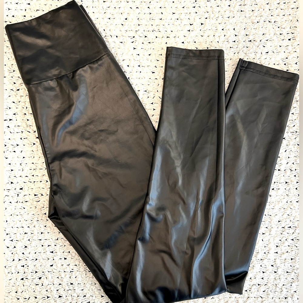 Everbellus Faux Leather Leggings - Picture 2 of 3